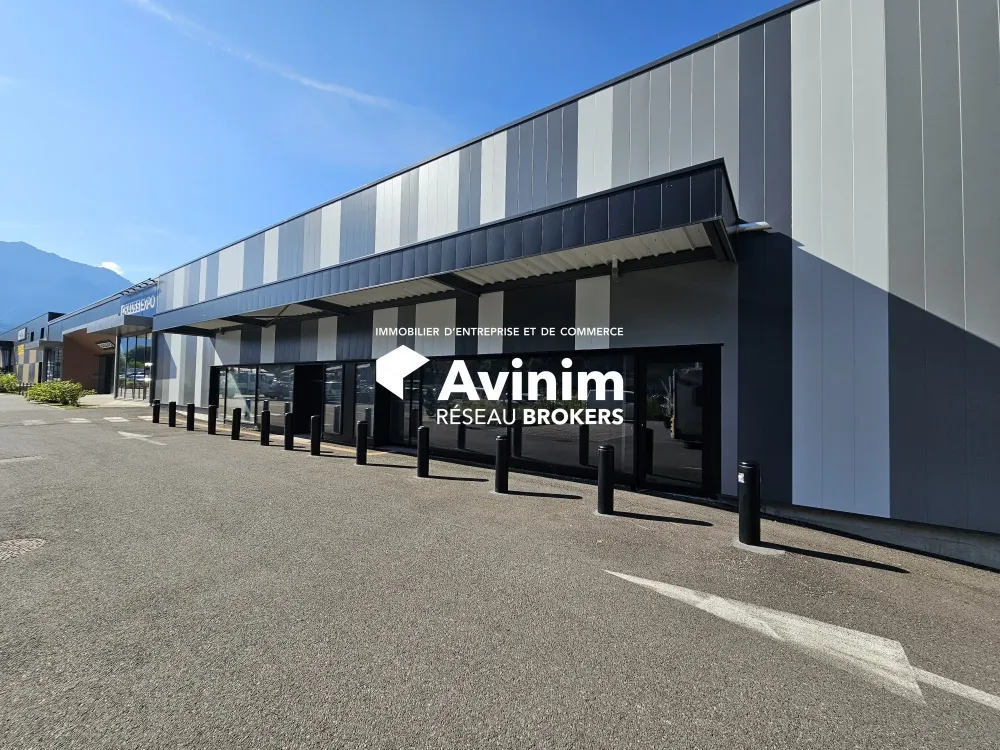 Local commercial , 332 m² 3 320 €/mois HT HC