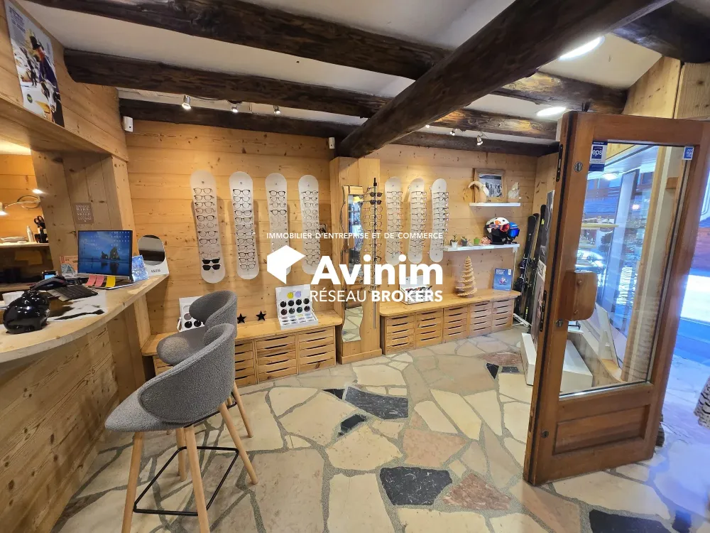 DROIT AU BAIL À CÉDER – EMPLACEMENT STRATÉGIQUE AU COEUR DE LA CLUSAZwebp