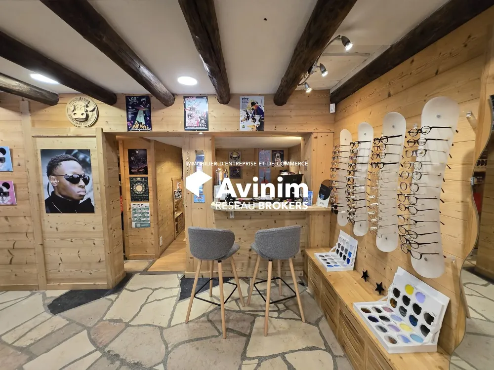 DROIT AU BAIL À CÉDER – EMPLACEMENT STRATÉGIQUE AU COEUR DE LA CLUSAZwebp