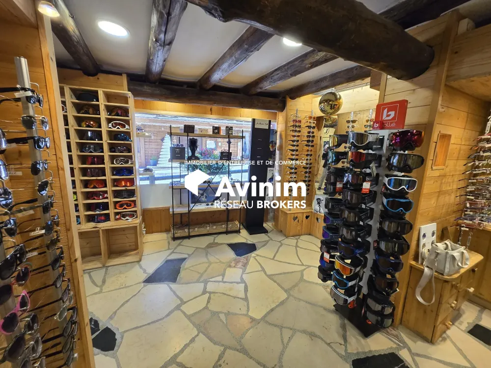 DROIT AU BAIL À CÉDER – EMPLACEMENT STRATÉGIQUE AU COEUR DE LA CLUSAZwebp