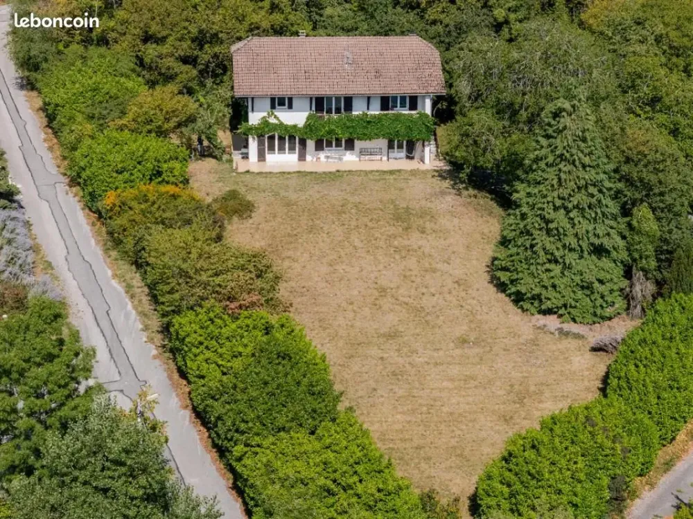 Maison 7 pièces 239 m² - Échenevex (01170)