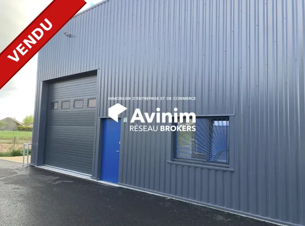 VENDU - Ensemble Immobilier Surface commerciale + Bureaux + Entrepôt -THOIRY (01710)