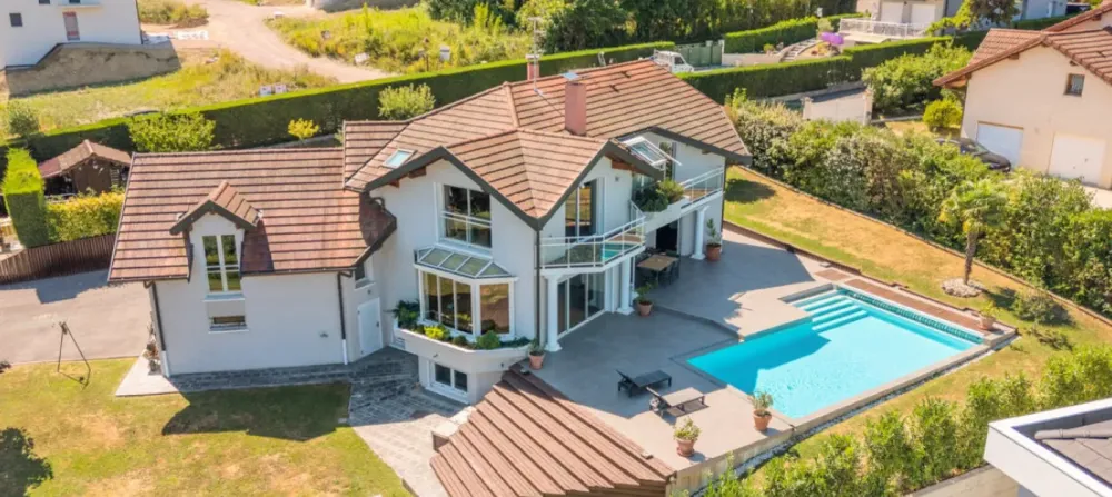 BOSSEY | VILLA CONTEMPORAINE DE PRESTIGE – PISCINE – VUE PANORAMIQUE GENÈVE